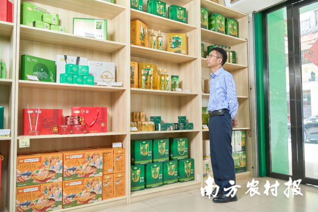 张国富希望借助粤桂协作，三江的山茶油产品能够以大湾区为支点，走向世界市场。