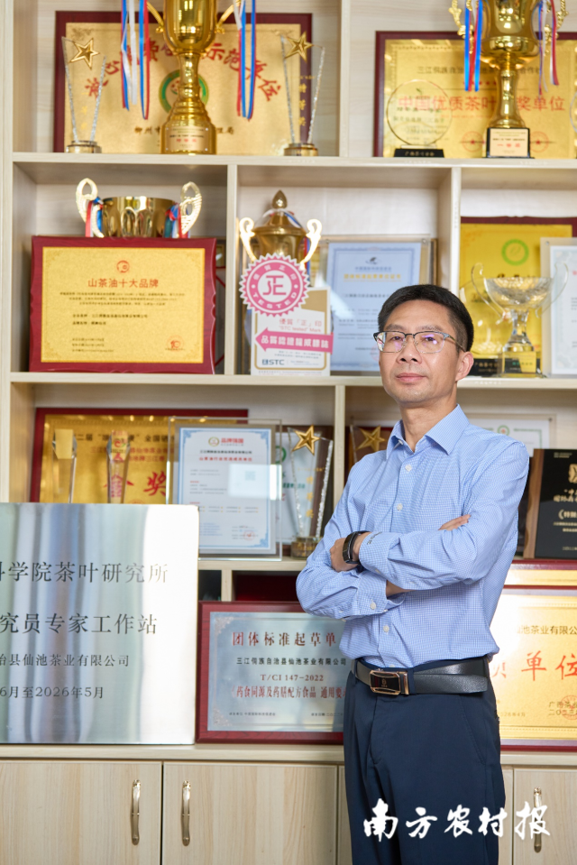 张国富十分珍视企业产品获得香港“优质正印”。