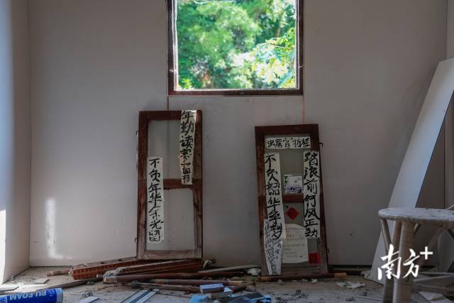 欢欢在窗户上贴的对联 欢欢在窗户上贴的对联