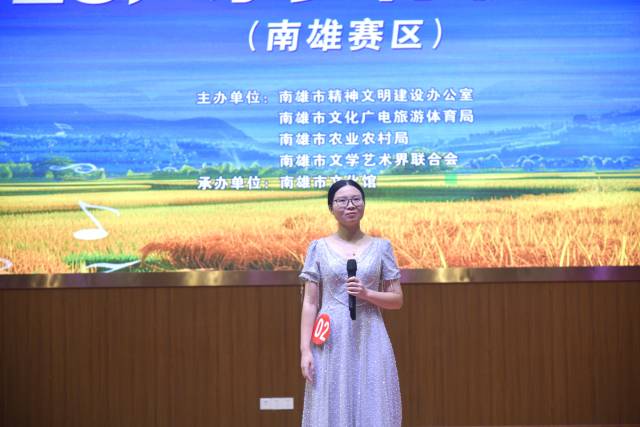 女青年李露夺得本次南雄专场比赛冠军。  