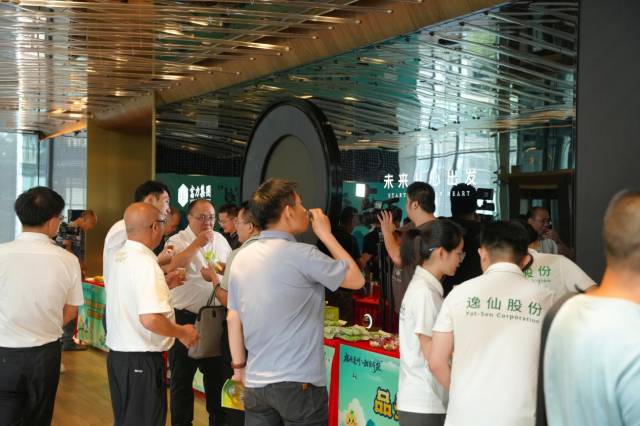 现场有超50名水晶梨企业代表及大湾区采购商代表，齐聚广州市天河区富力中心，一同品味来自连州“舌尖上”的甘甜。