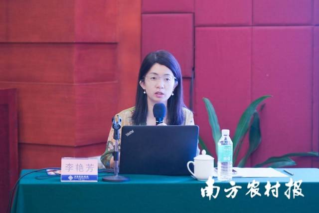 支教课堂邓森才、李艳芳给学员上课。