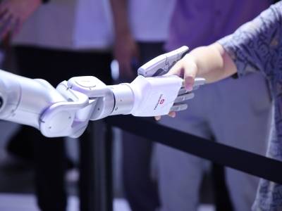 深港产学研协同，让机器人“摸”懂世界｜宝安“企”明星