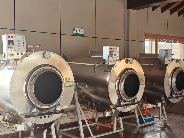 紫金客茶谷茶叶生产车间的杀青设备。