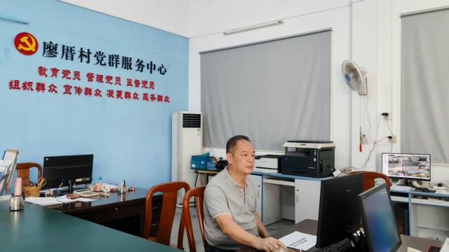 令廖厝村焕然一新的“兵支书”廖奕桐。