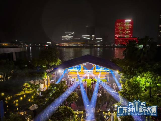 天籁乡音响彻羊城地标。  吴秒衡 摄