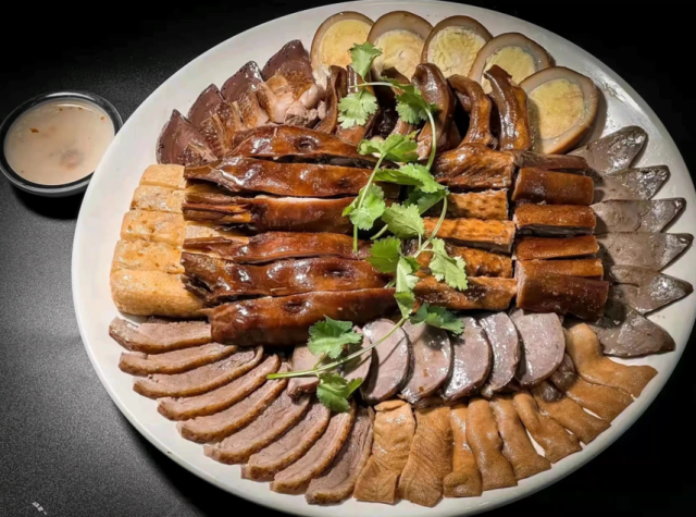 澄海狮头鹅肉质紧实鲜嫩。