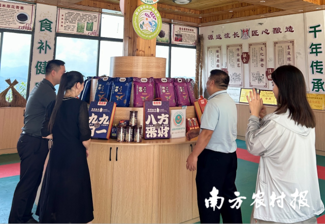 粤港澳大湾区采购商调研融水元宝山苗润特色酒业有限公司展区