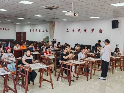 “绣”出乡村振兴新图景，粤黔非遗融合助力“指尖经济”