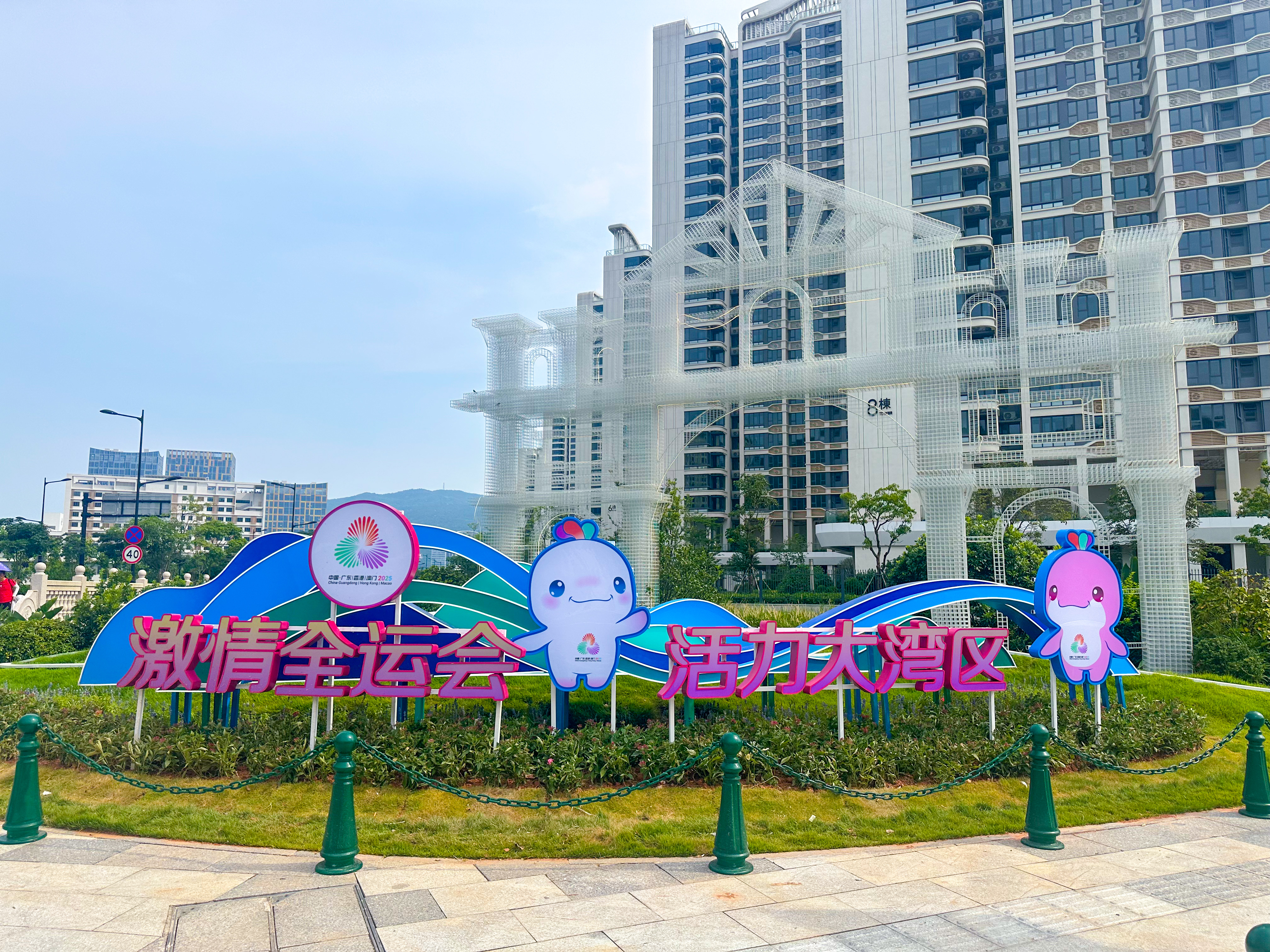 合作区各重要点位已装扮一新。