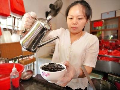 老字号的清凉滋味：只卖一种凉粉，日销上百锅｜寻味五华 市井有真味