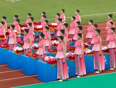 “国潮迷”看过来！600年马面裙如何惊艳十五运会颁奖台