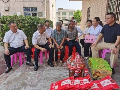 五级人大代表走访慰问世界冠军谢佩铃家属