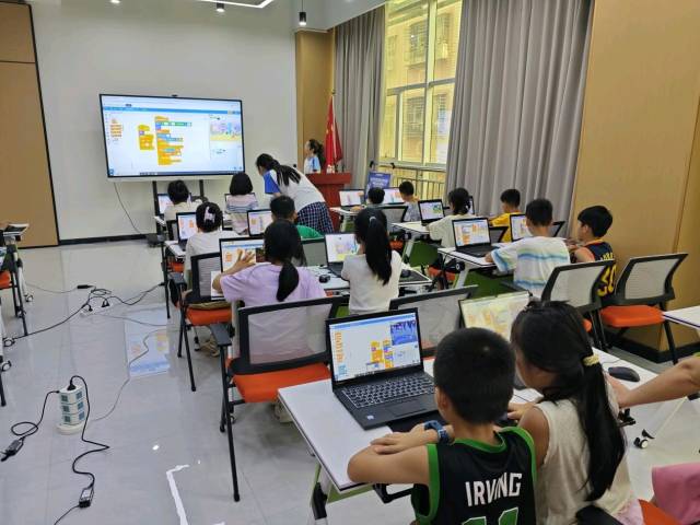 深圳一社区推出“AI课程启蒙”暑期公益课_南方+_南方plus