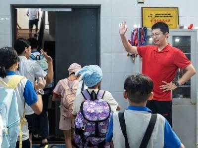 一年斩获百枚奖牌！95后教练带领琴澳“泳”者闯出去