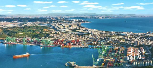 汕头围绕临港经济区、六合产业园区等平台,把“链式招商”作为主攻方向。图为临港经济区。马卡 摄 汕头围绕临港经济区、六合产业园区等平台,把“链式招商”作为主攻方向。图为临港经济区。马卡 摄