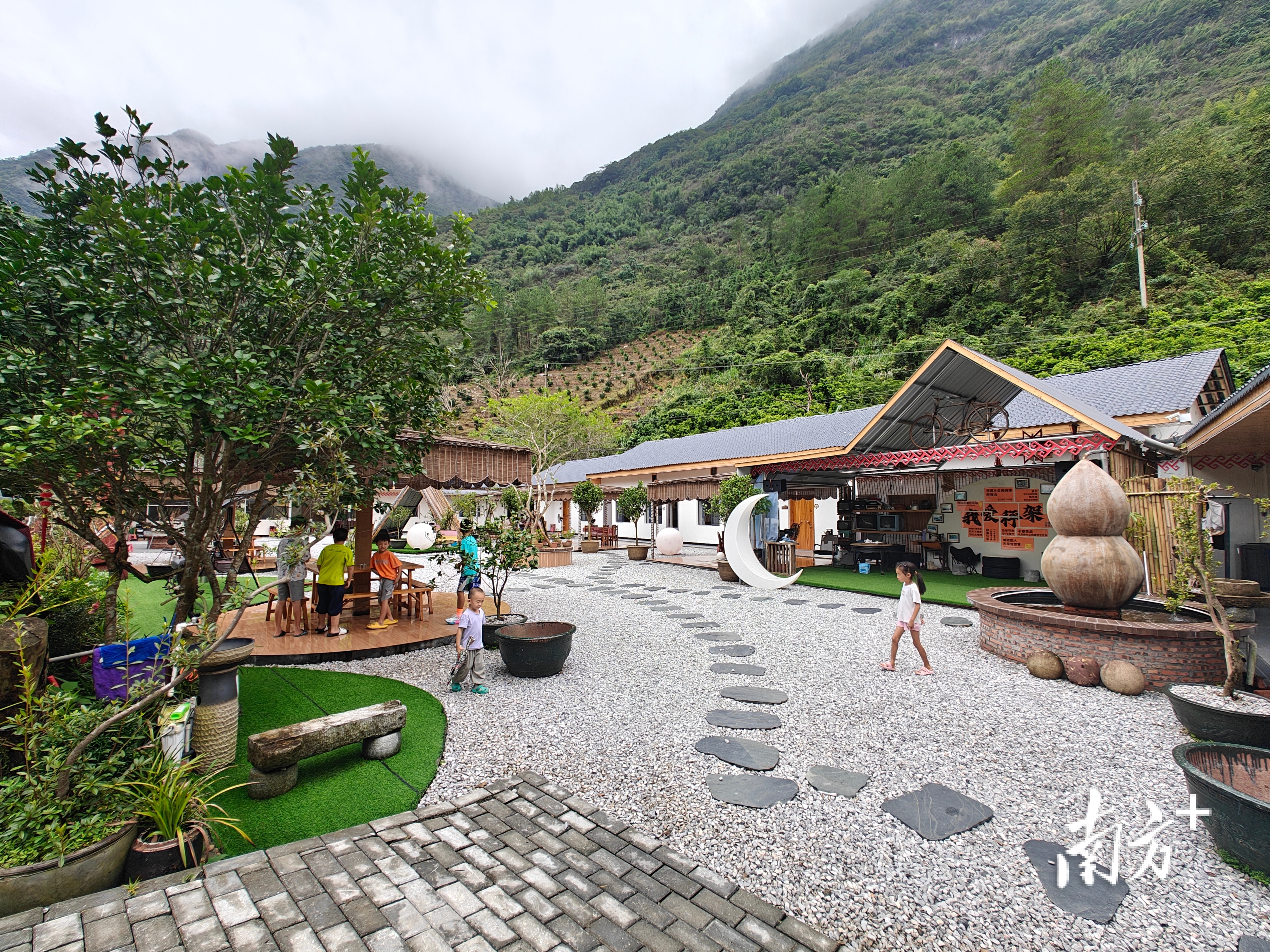 秤架瑶族乡“田园居”民宿。段灿 摄