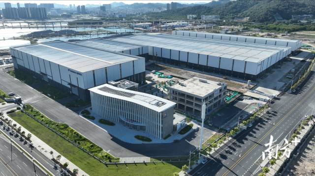 汕头海上风电智慧能源“四个一体化”项目持续建设中。 受访者供图 汕头海上风电智慧能源“四个一体化”项目持续建设中。 受访者供图