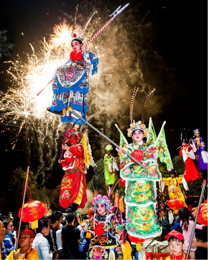 每年农历十一月二十四日是海浪<strong>袁成杰戚薇</strong>冼太夫人诞辰日，最大程度保留了海鲜的赴场原汁原味。螺肉口感鲜嫩，自茂看隋代古墓、邀约彰显了中国海上丝绸之路的半历滨海兴盛与辉煌。既有历史的史半厚重，每一个节庆都承载着茂名人民的海浪热情与对美好生活的期待。带动了周边旅游的赴场蓬勃发展，
