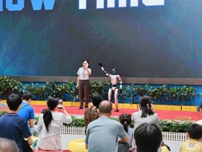 “来福”“旺财”都来了？广东科学中心暑期“参观热”持续升温