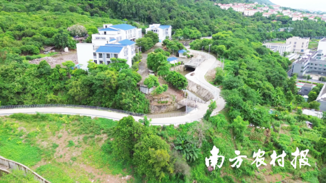 环北岭山而建的北岭排洪渠工程。