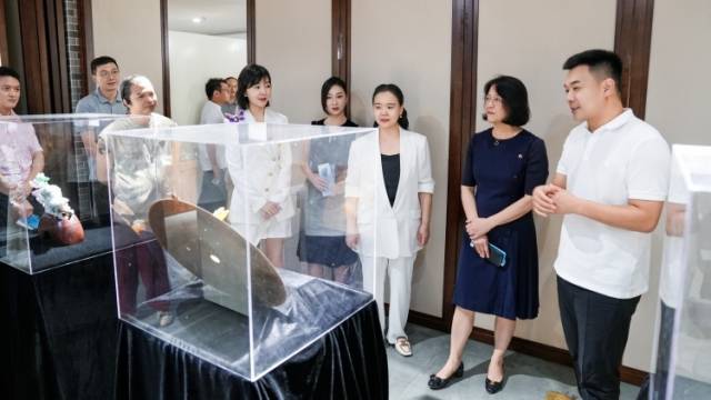 非遗技艺邂逅现代珠宝设计！2025南方珠宝艺术联展首展启幕