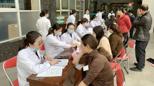 彭湃纪念医院妇产科开展“女神节”公益义诊活动。