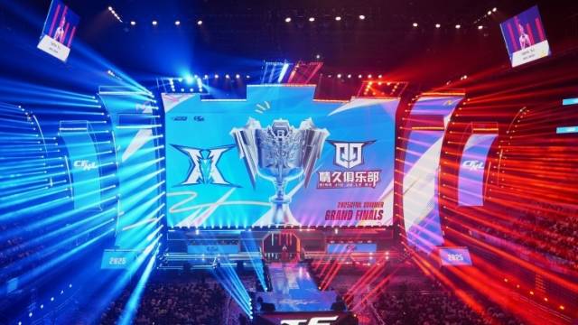 选手感叹“最佳电竞氛围”，深圳“穿越火线”抢抓电竞机遇