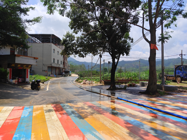 在工作队助力下，螺岗镇逐步恢复生产生活秩序。