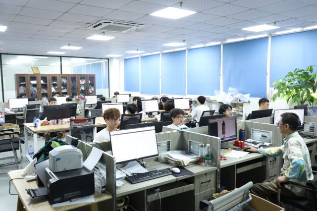 瑞民虎门办公室工作场景