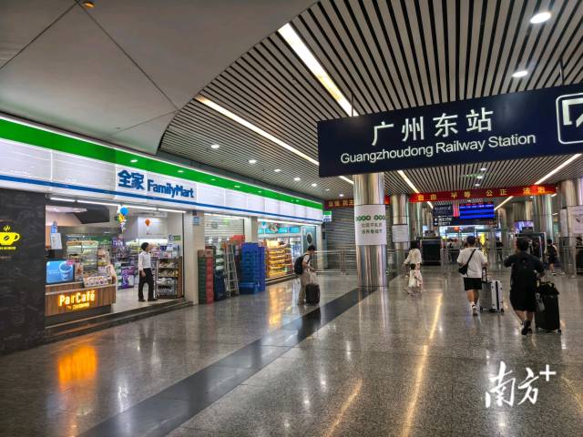 港股午评|恒生指数早盘跌0.06%    芯片股逆市走强