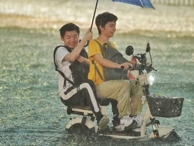 晚高峰“开船”回家？强降雨致佛山多地内涝