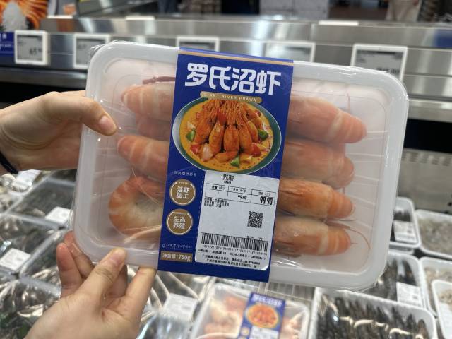 在山姆超市上架的即食罗氏沼虾，售价为99元/盒