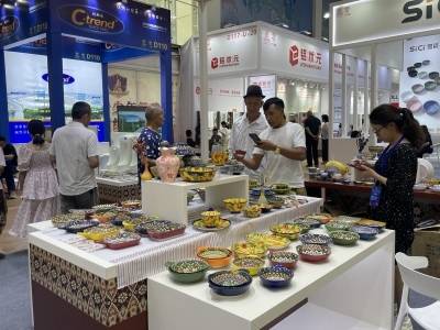 潮州陶瓷亮相喀交会，粤品北上畅通欧亚市场