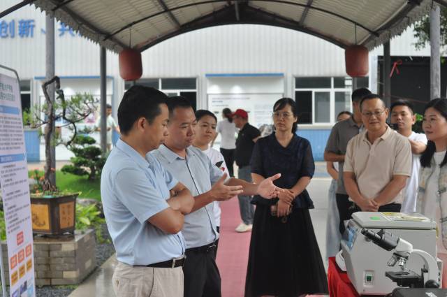 平安产险佛山分公司农险业务部总监练伟文向嘉宾详细介绍了“水产养殖综合服务中心”项目规划和核心价值