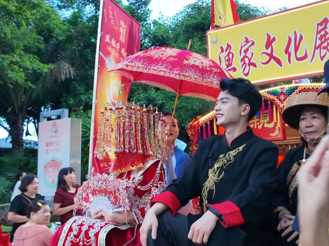 渔家婚嫁巡游活动穿梭在渔家大宴现场