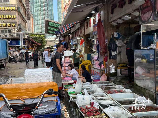 全国铁路暑运发送旅客破7亿人次