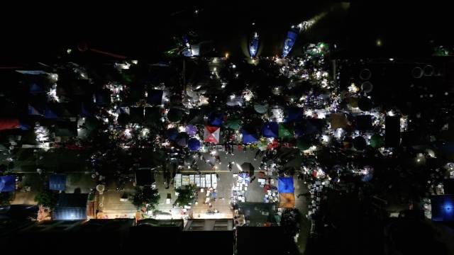 江洪渔港的天光渔市