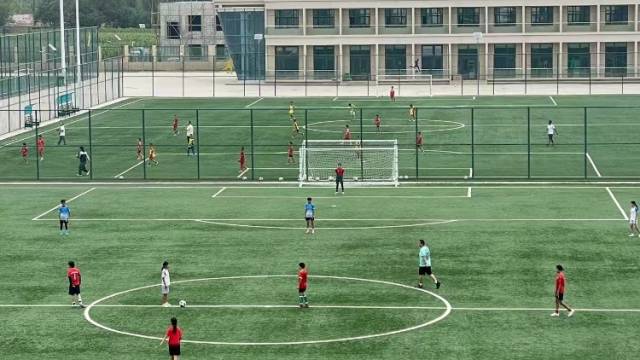 这座深圳援疆足球基地，何以成为新疆少年的“绿茵摇篮”？| 对口援疆 潮涌天山