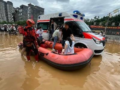 怀集卫健抗洪记：风雨中托起生命方舟，医师节里致敬白衣担当
