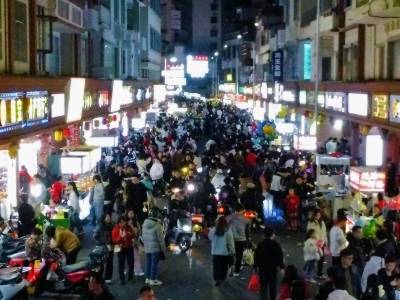 汕尾领“鲜”｜二马路渔歌快闪贺开渔，文旅融合激活“夜经济”