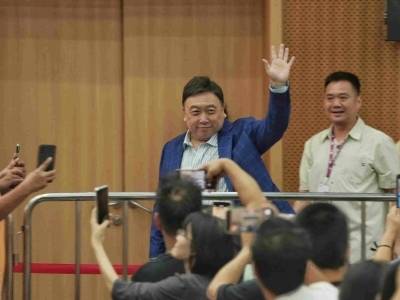 香港导演王晶自传南国书香节首发：时刻准备跳出舒适圈