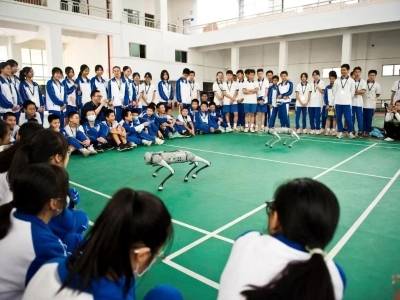 莞初古梅一中：当“善美教育”遇上AI，课堂边界这样被打破