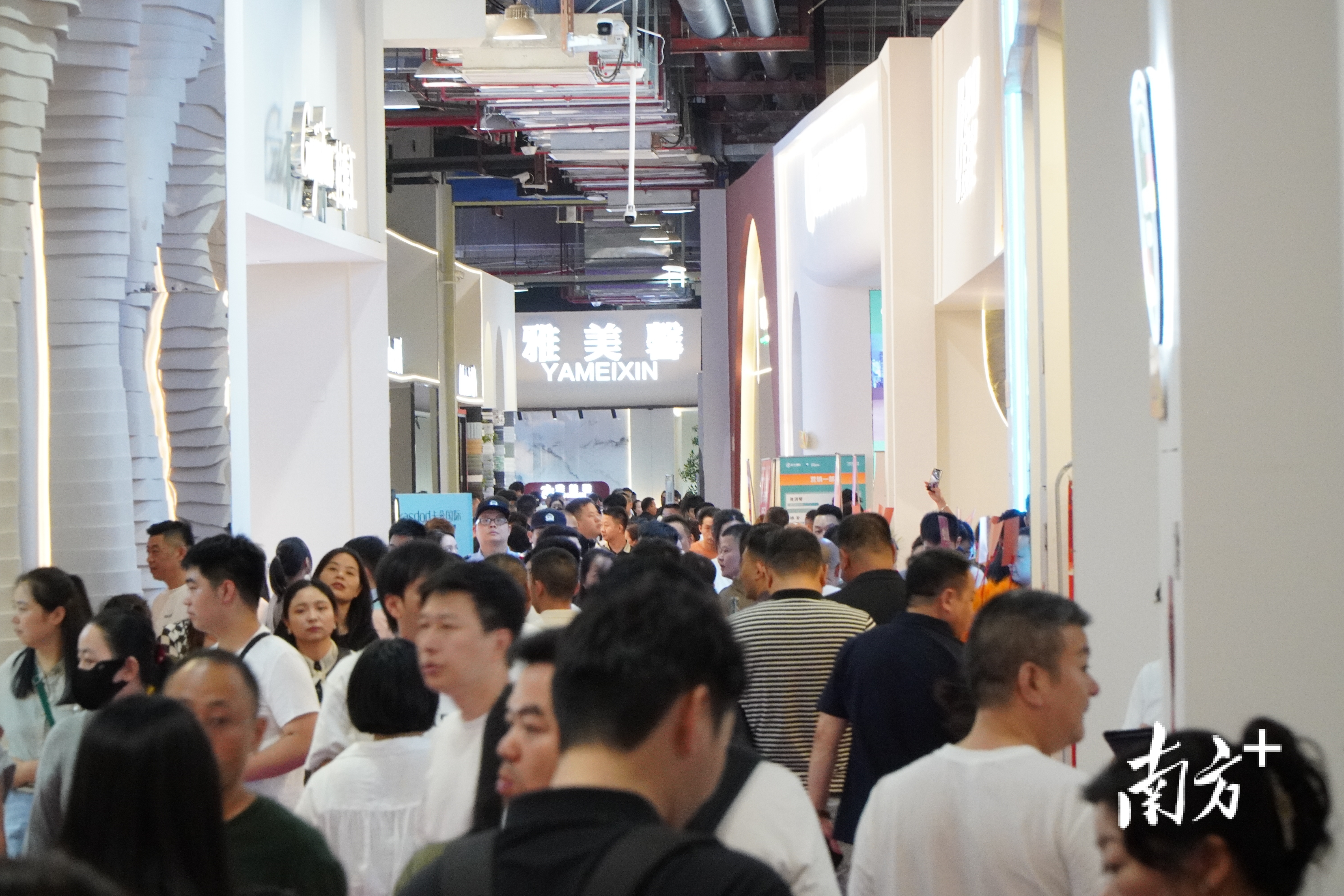2025年龙江秋季家具展和亚洲国际秋季家具材料博览会启幕，持续至8月22日。   龙宣供图