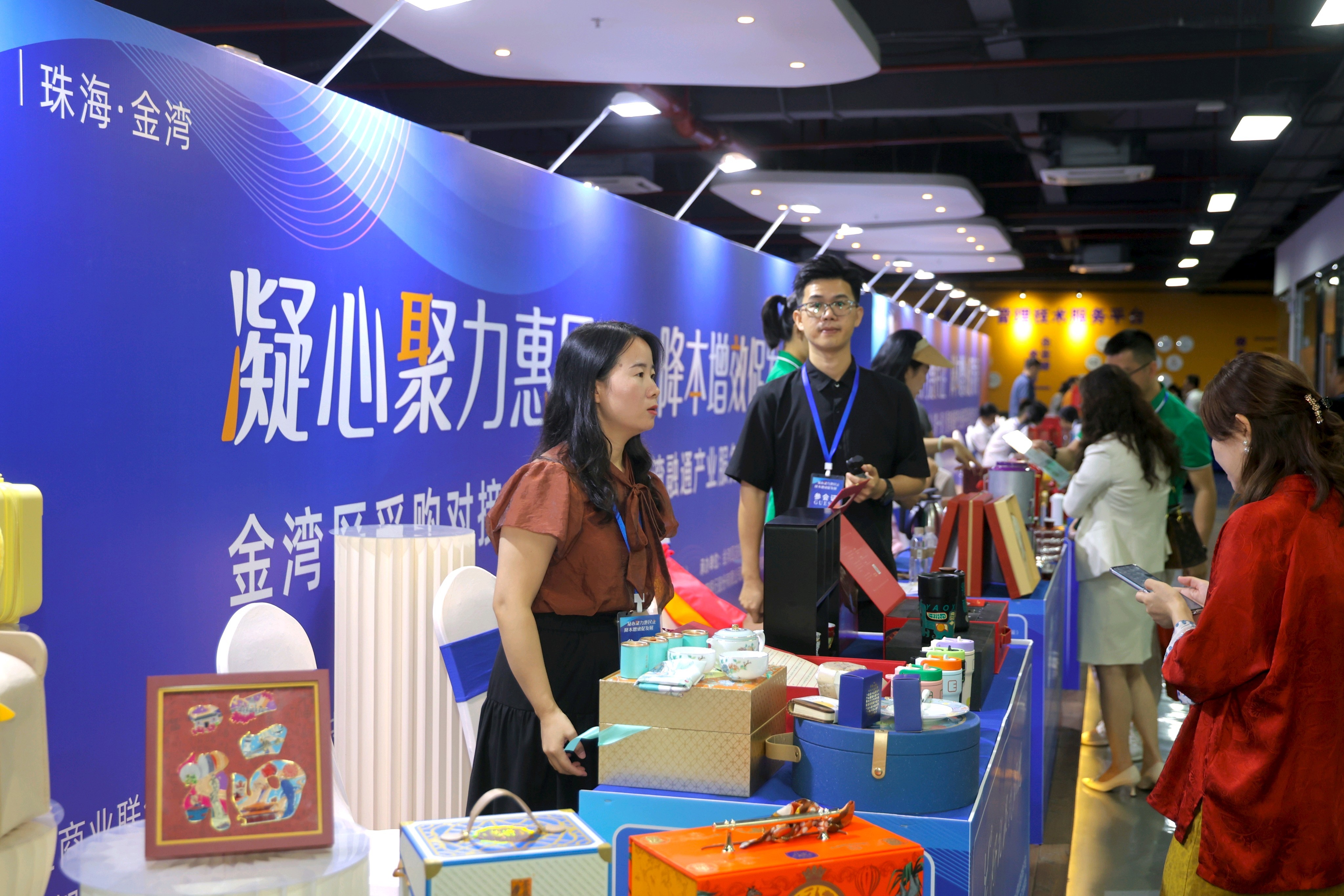 活动现场，28 家企业带来了丰富的产品实物展示。&nbsp;