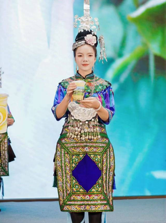 “一口激活味蕾 ！”黔东南百香果X方思泡茶，共赴美好“黔”程