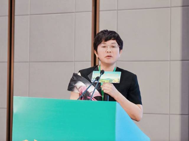 黔东南州蓝莓产业协会会长甘定钰