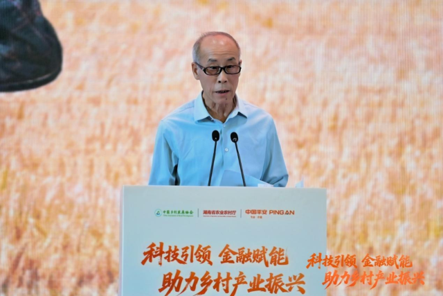 中国乡村发展基金会理事长郑文凯