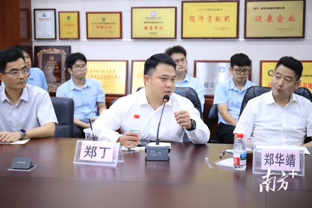 南方+:广东省博士后创新实践基地在信利揭牌(图10) 南方+ 陈保良 拍摄