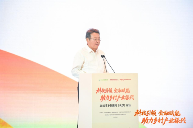 中国乡村发展协会执行副会长兼秘书长李金祥